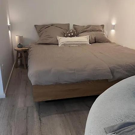 Design Near Bonn - Up To 6 Guests